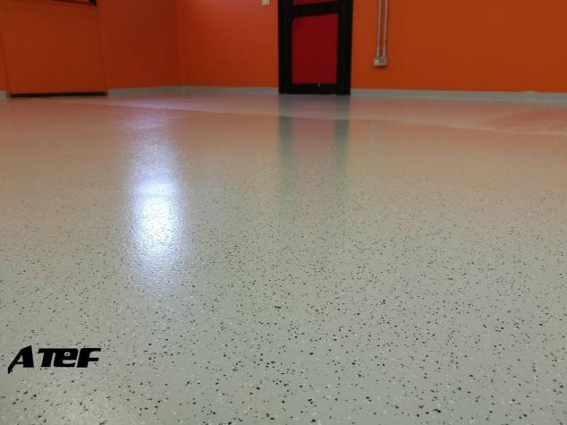 Pavimento in resina per mensa aziendale