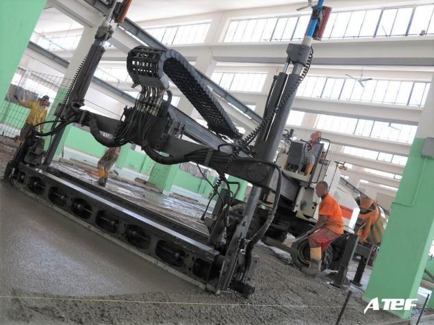 Un pavimento in calcestruzzo nuovo in sovrapposizione al vecchio per ITT a Lesmo